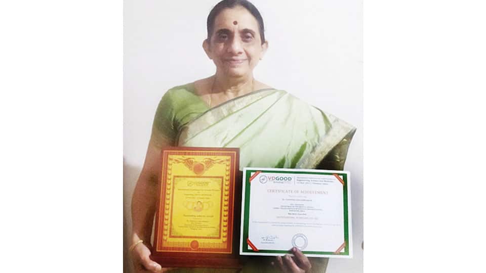 Outstanding Achiever Award to Physics Professor