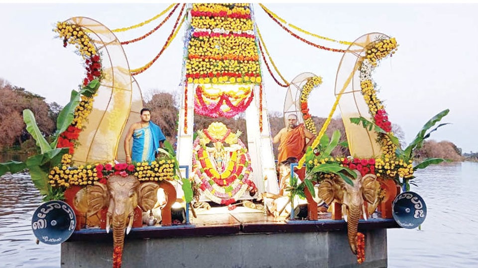 Grand Srikanteshwara Theppotsava held at Nanjangud