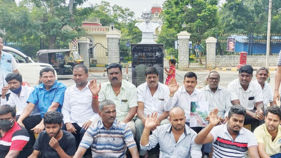 Landslip atop Chamundi Hill: Vedike protests negligence by Govt. in taking up repair works