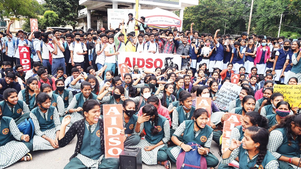 Students protest against II PU mid-term exam schedule