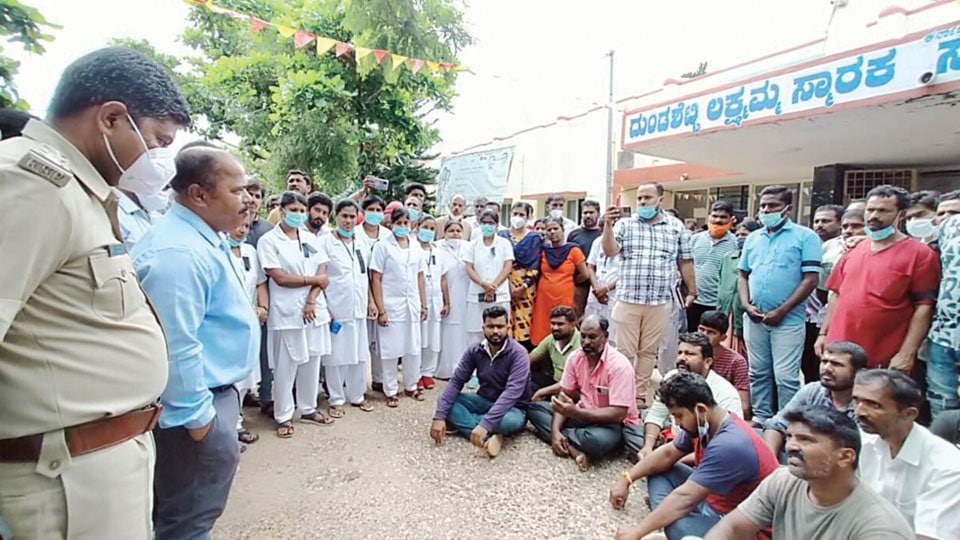 Youths assault doctor, nurse at K.R. Pet Govt. Hospital