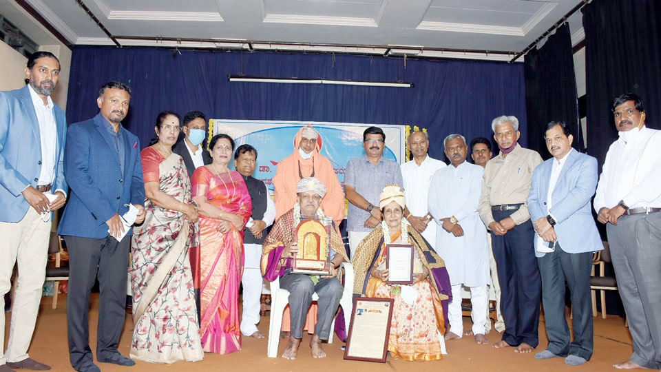 Dr. C.N. Mruthyunjayappa Award conferred on doctor couple