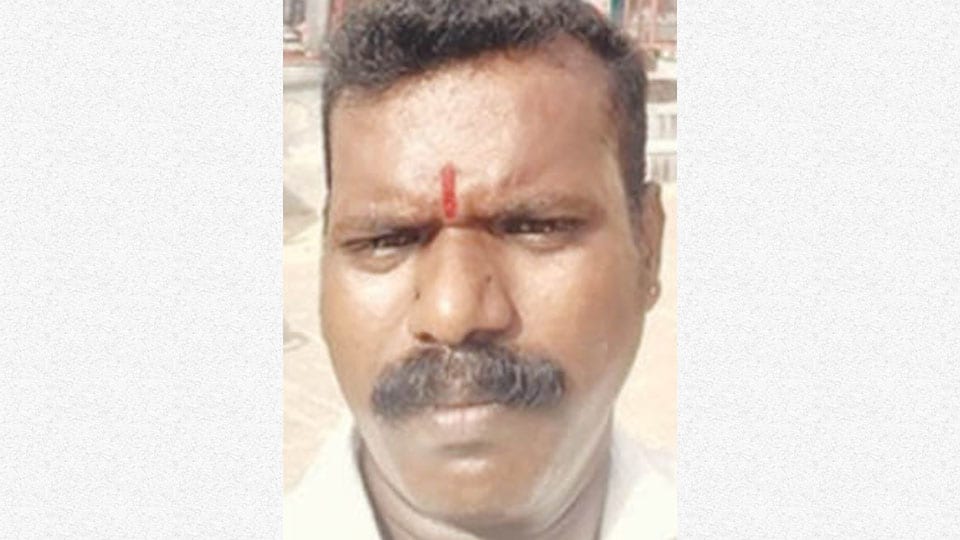 Pourakarmika dies on duty: Civic workers stage protest, demand compensation