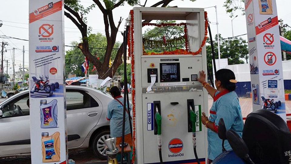 Dramatic drop in petrol and diesel prices: Who are the real beneficiaries?