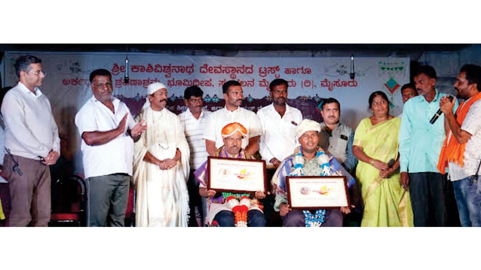 ‘Rangabhoomi Kalpavruksha’ and ‘Kannada Kuvara’ Awards conferred