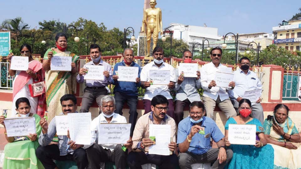 Digambar Jain Samaj protests against eggs in mid-day meals for students