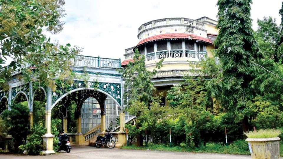 Heritage Vasanth Mahal needs urgent facelift