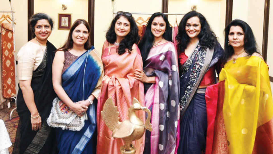 Impressionz hosts expo-cum-sale of handcrafted sarees of Varastraa