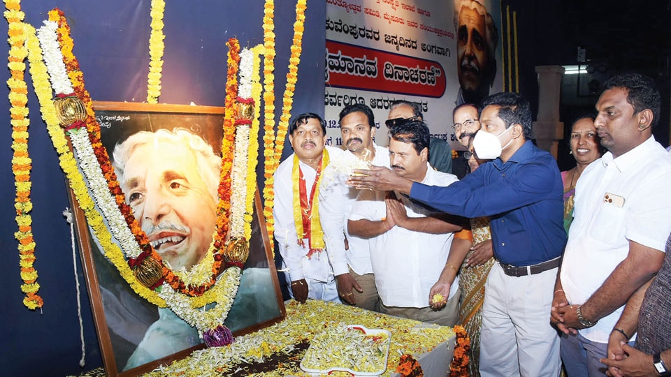 Kuvempu birth anniversary celebrated as Vishwamanava Day