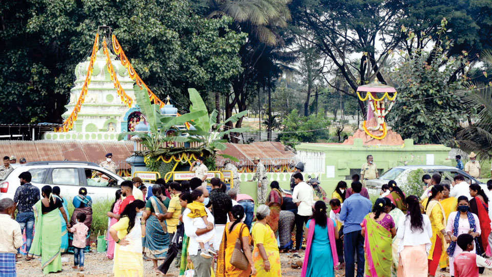 Subramanya Shashti at Siddalingapura: Devotees offer ‘puja’ from a distance