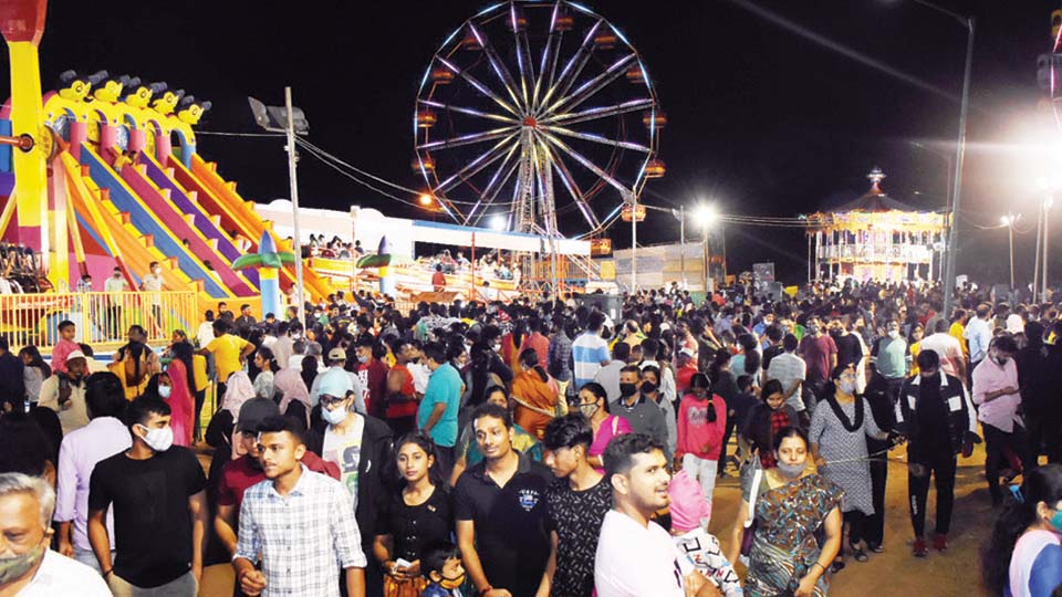 Crowds return to city’s many exhibition venues