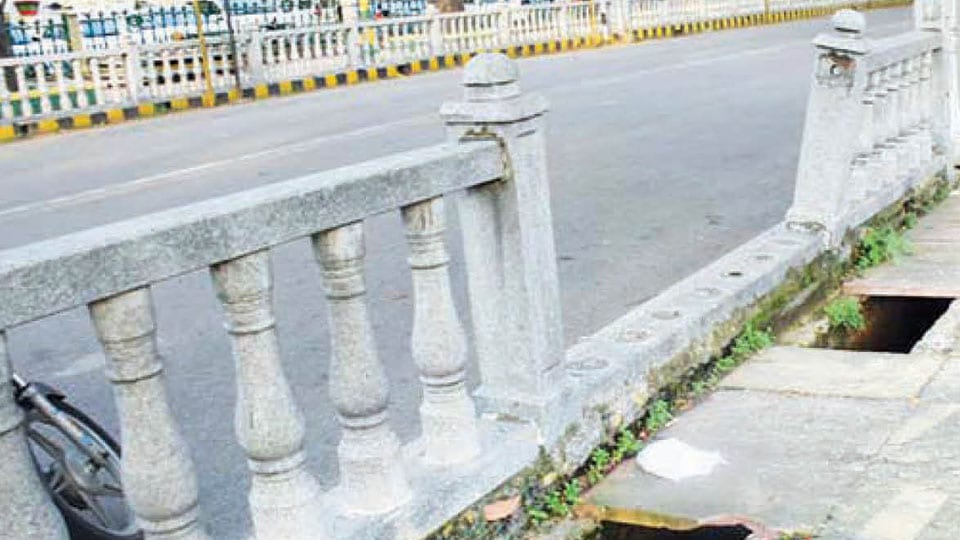 Falling balustrades on Raja Marga: A suggestion