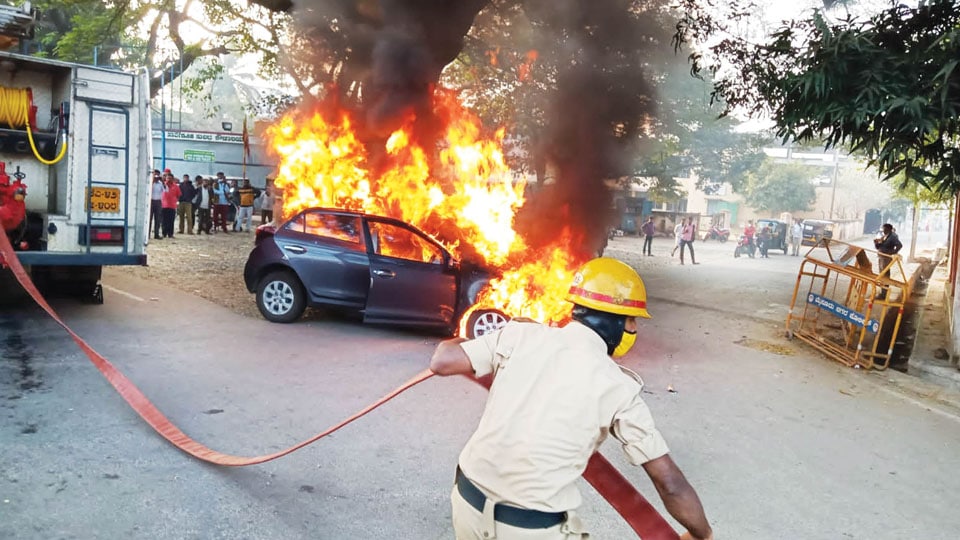 Moving car catches fire: City doctor escapes unhurt