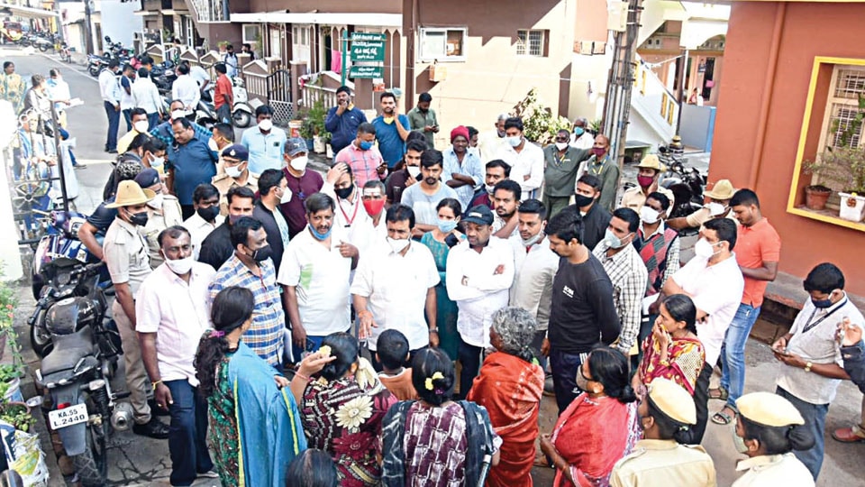 Residents pour out their grievances during MLA Nagendra’s padayatra
