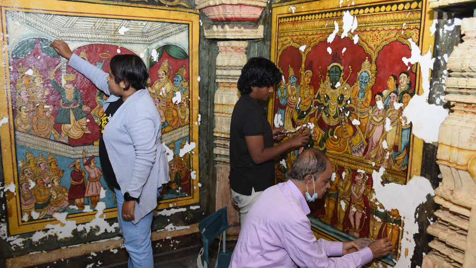 Palace temple paintings, murals regain colours