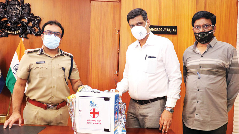 Apollo BGS Hospitals donates first-aid boxes to City Police Stations