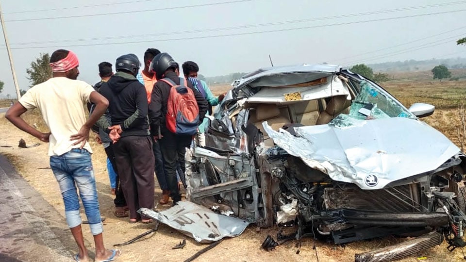 Two engineering students from Hassan killed in car-truck collision