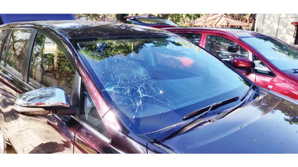 Hit and Run Con: Miscreants waylay car, assault occupants