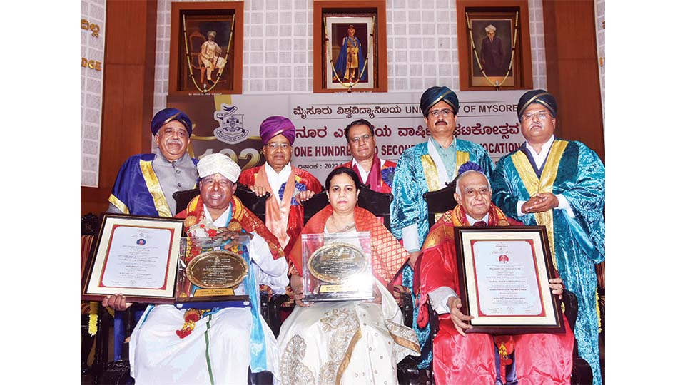 Mysore Varsity confers Honorary Doctorates