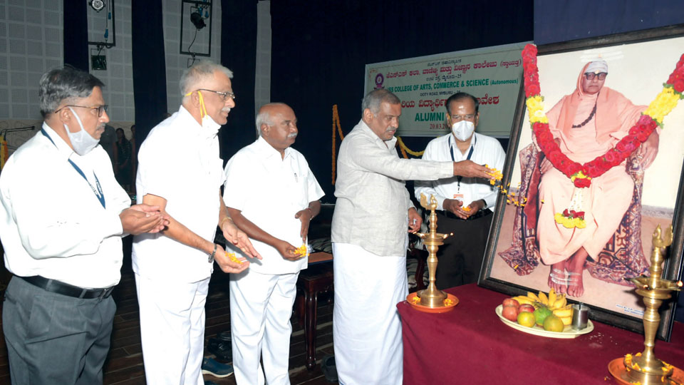 Veerashaiva Mutts playing key role in nation’s development: Minister