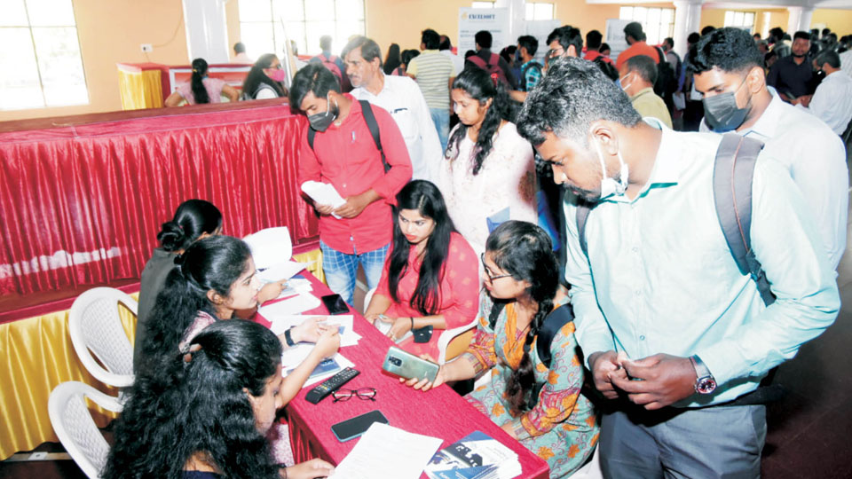 734 candidates get appointment letters: Janaspandana Trust holds 2-day Udyoga Mela