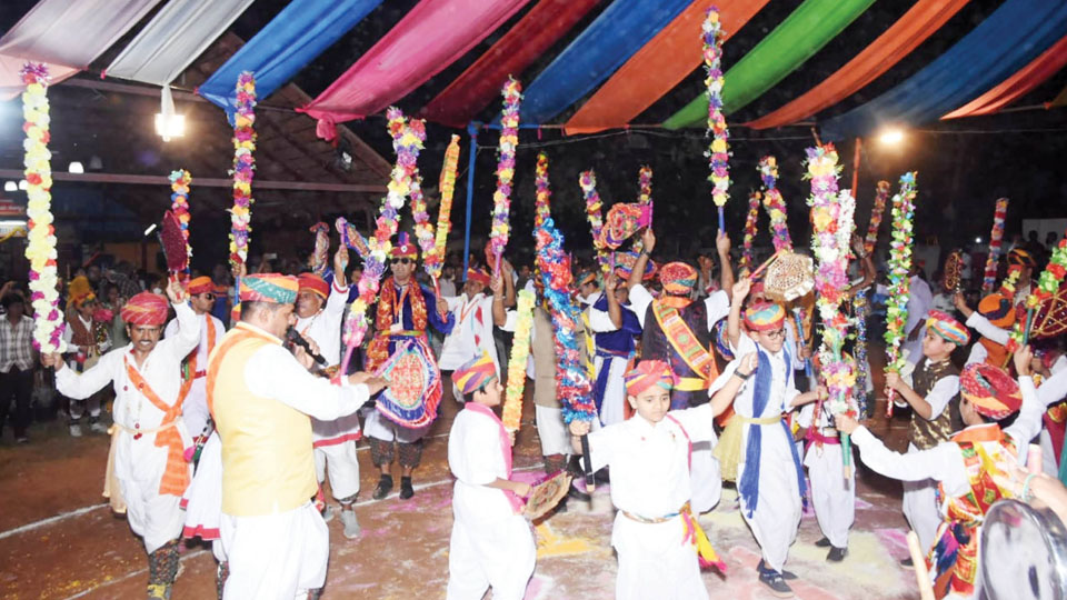 Seervi Samaj performs Holika Dahan; celebrations with colours today