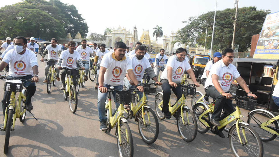 World Tuberculosis Day-2022: Health workers, volunteers take out cycle rally in city