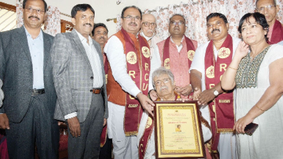 Rani Channamma University confers Honorary D.Litt. on Pt. Taranath
