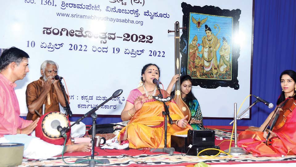 Vidu. Sudha Raghunathan performs at Ramotsava in city