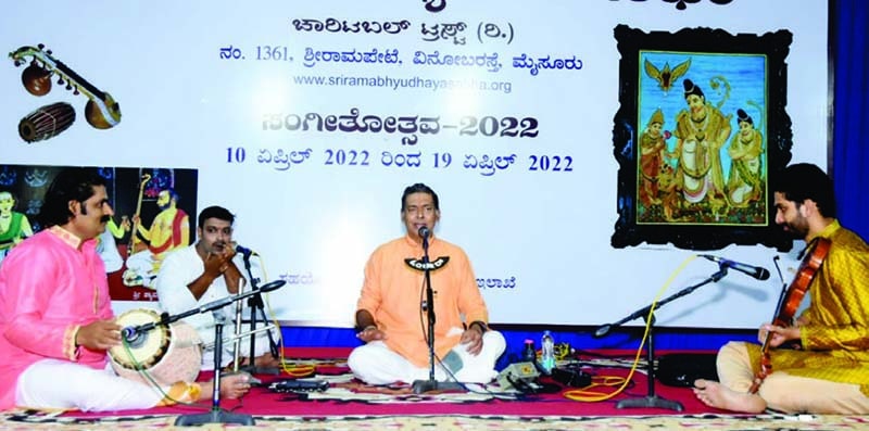 Vid. Mysore M. Manjunath presenting a violin duet