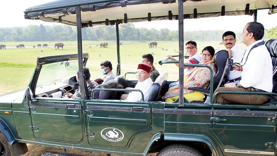 Governor enjoys safari at Kabini Wildlife Sanctuary