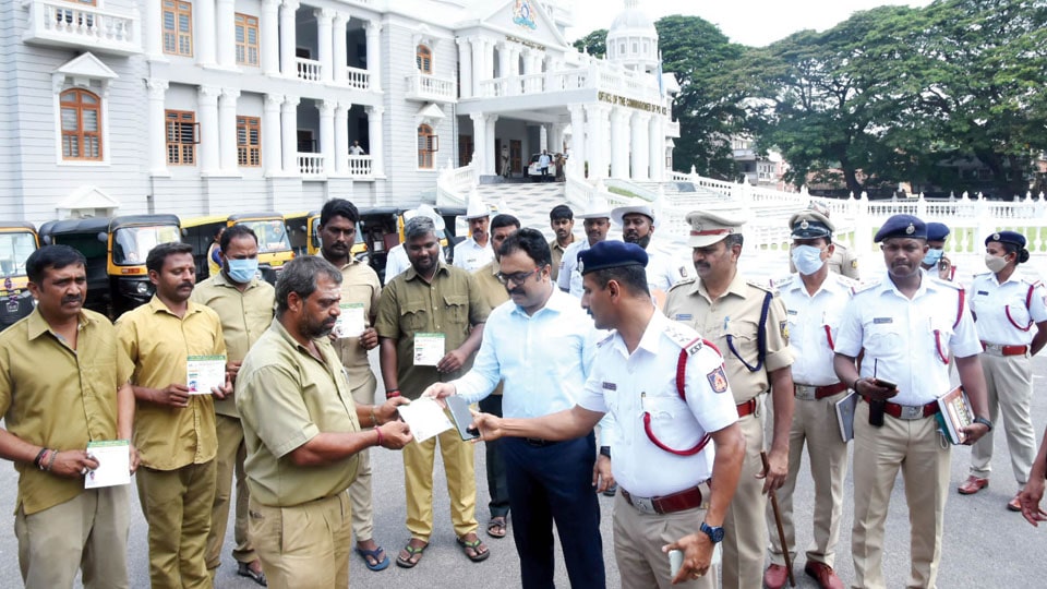 City top cop distributes display cards to auto drivers
