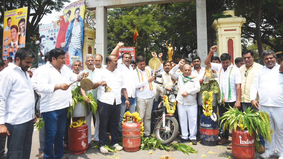 Congress stages protest in city against rising fuel prices