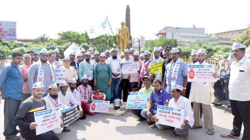 AAP stages novel protest against price rise