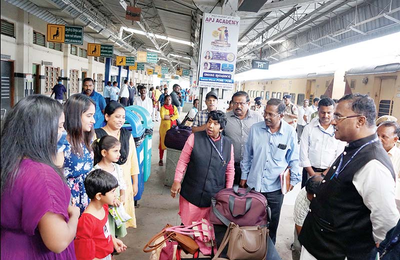 Passenger Services Committee inspects Railway Stations-1