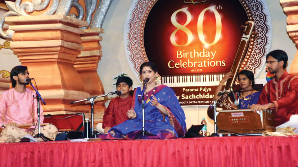 Vidu. Kaushiki Chakraborty performs at Ganapathy Ashram