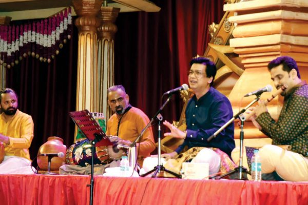 Playback singer Vijay Prakash renders Bhajans at Ganapathy Ashram
