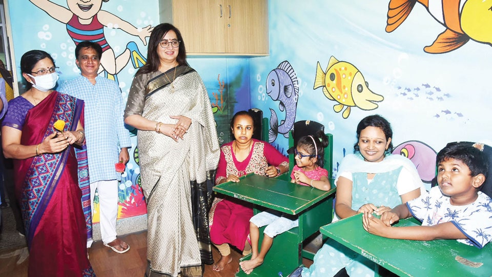 Mandya MP Sumalatha visits AIISH