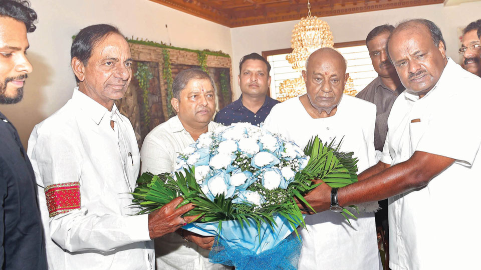Major changes at National level: Telangana CM after meeting Deve Gowda