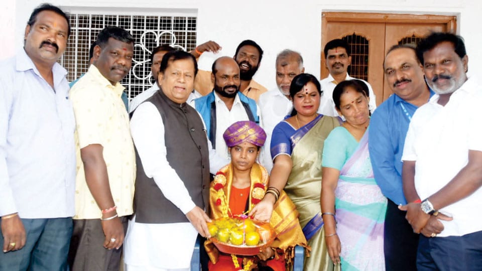 SSLC topper from Pourakarmika family in city felicitated