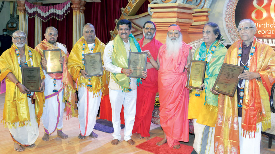 Felicitation of Vedic Scholars marks second day of Sri Ganapathy Sachchidananda Swamiji’s birthday celebrations