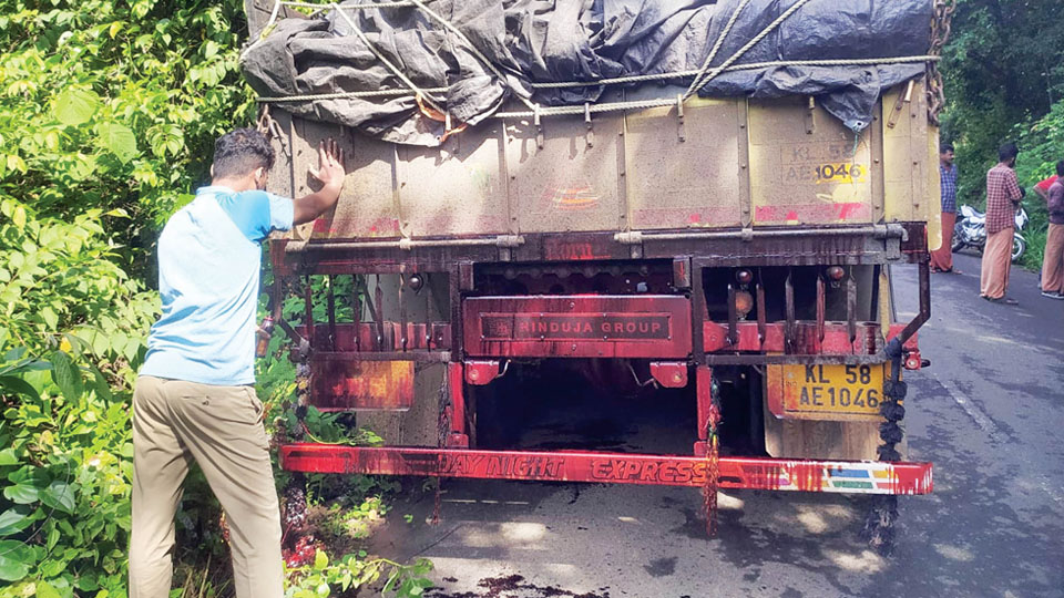 Chilli-pepper sauce leaks from truck; six students ill