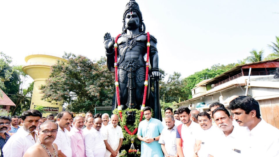 31-ft Anjaneya statue reaches Chunchanakatte from Mysuru