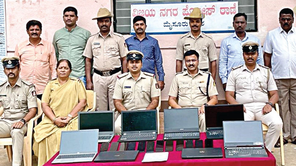 Two from Andhra arrested for laptop, mobile phone thefts