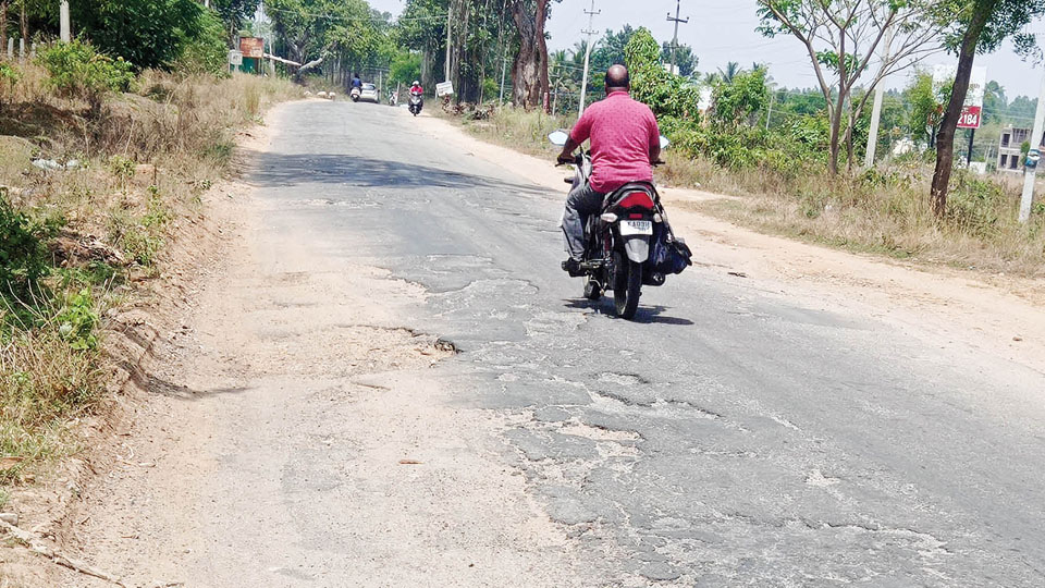 This Road near Yelwal needs immediate repairs