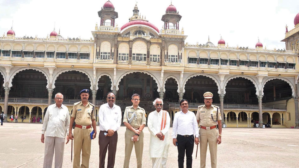 Haryana Governor visits Mysore Palace