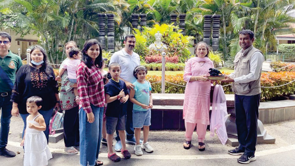 Union Minister Gadkari’s family at Mysuru Zoo