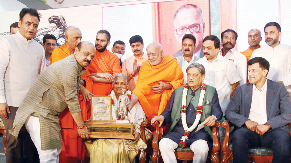 Nadaprabhu Kempegowda Intl. Award conferred on 3 eminent personalities