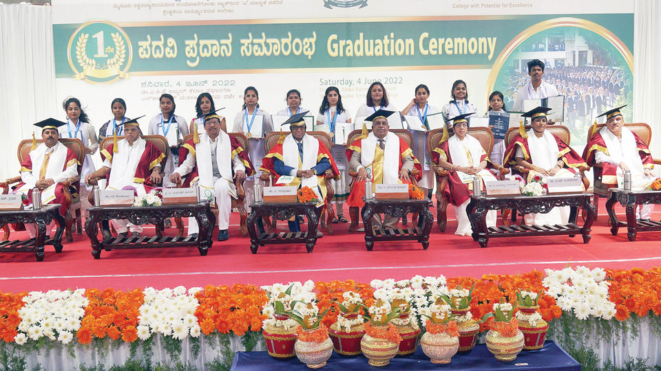 Celebration of First Graduation Ceremony at Mahajana College