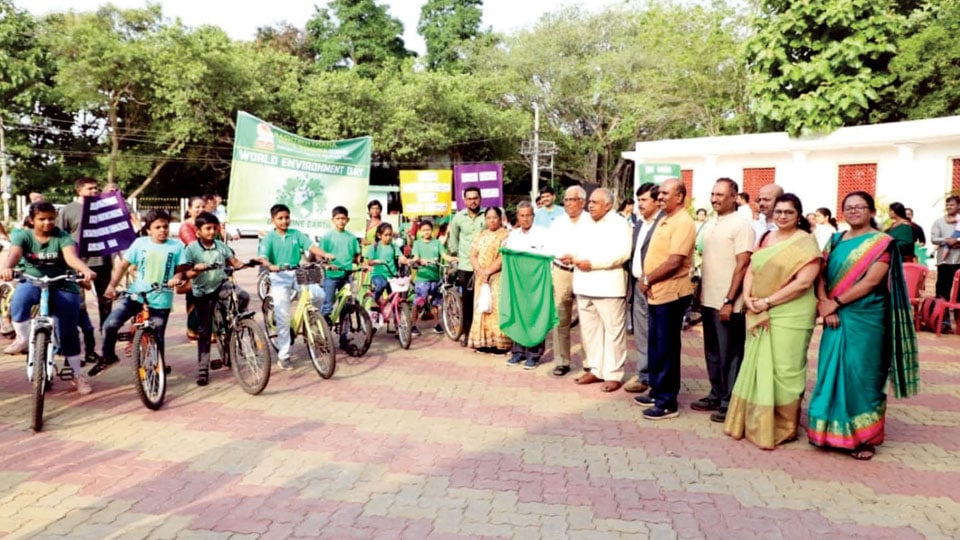 Rashtrotthana Vidya Kendra students pedal for environment conservation